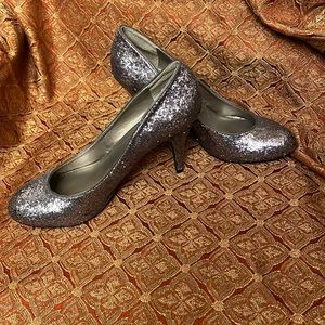 Sparkly Fergalicous heels silver with lilac tint